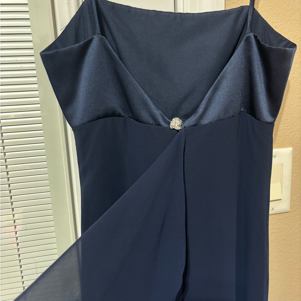 Alfred Angelo Navy long gown. Size 4
Great for prom, bridesmaid or black tie